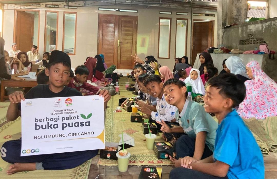 DT Peduli Bersama PT Ukhuwah Berkah Semesta Salurkan 600 Paket Buka Puasa ke Pelosok Yogyakarta 