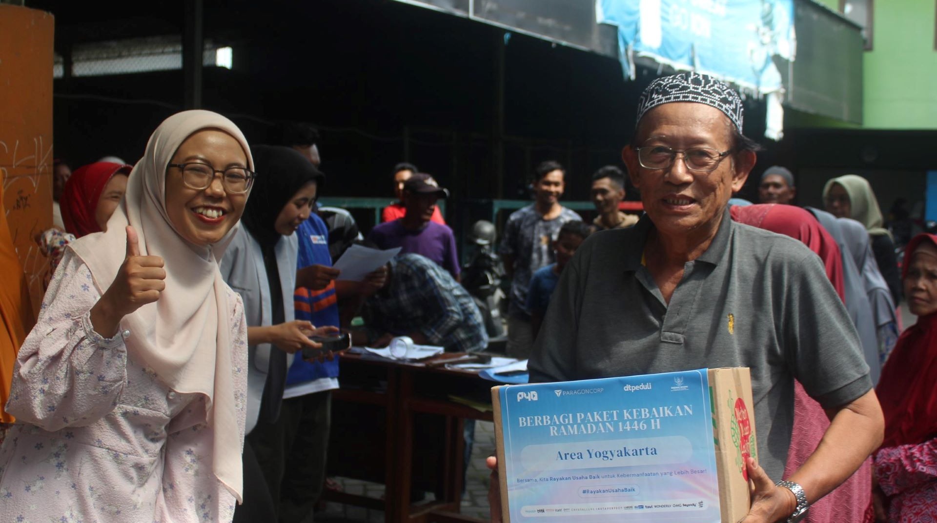 Bantu Masyarakat Yogyakarta dan Pekerja Becak Ontel Menyambut Idulfitri, Paragon Bersama DT Peduli Yogyakarta Sebar 150 Paket Bingkisan Lebaran 