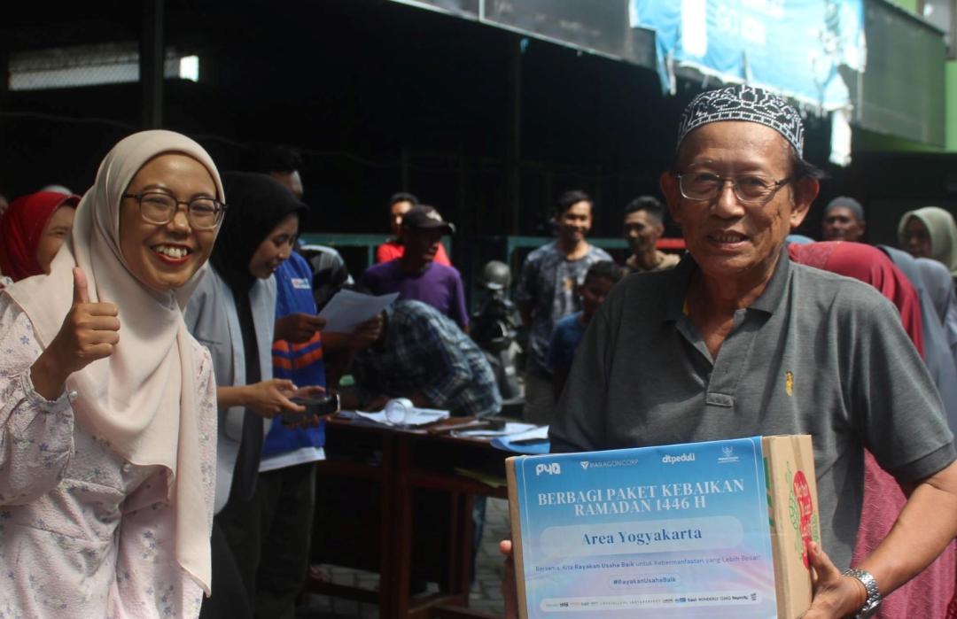Bantu Masyarakat Yogyakarta dan Pekerja Becak Ontel Menyambut Idulfitri, Paragon Bersama DT Peduli Yogyakarta Sebar 150 Paket Bingkisan Lebaran 