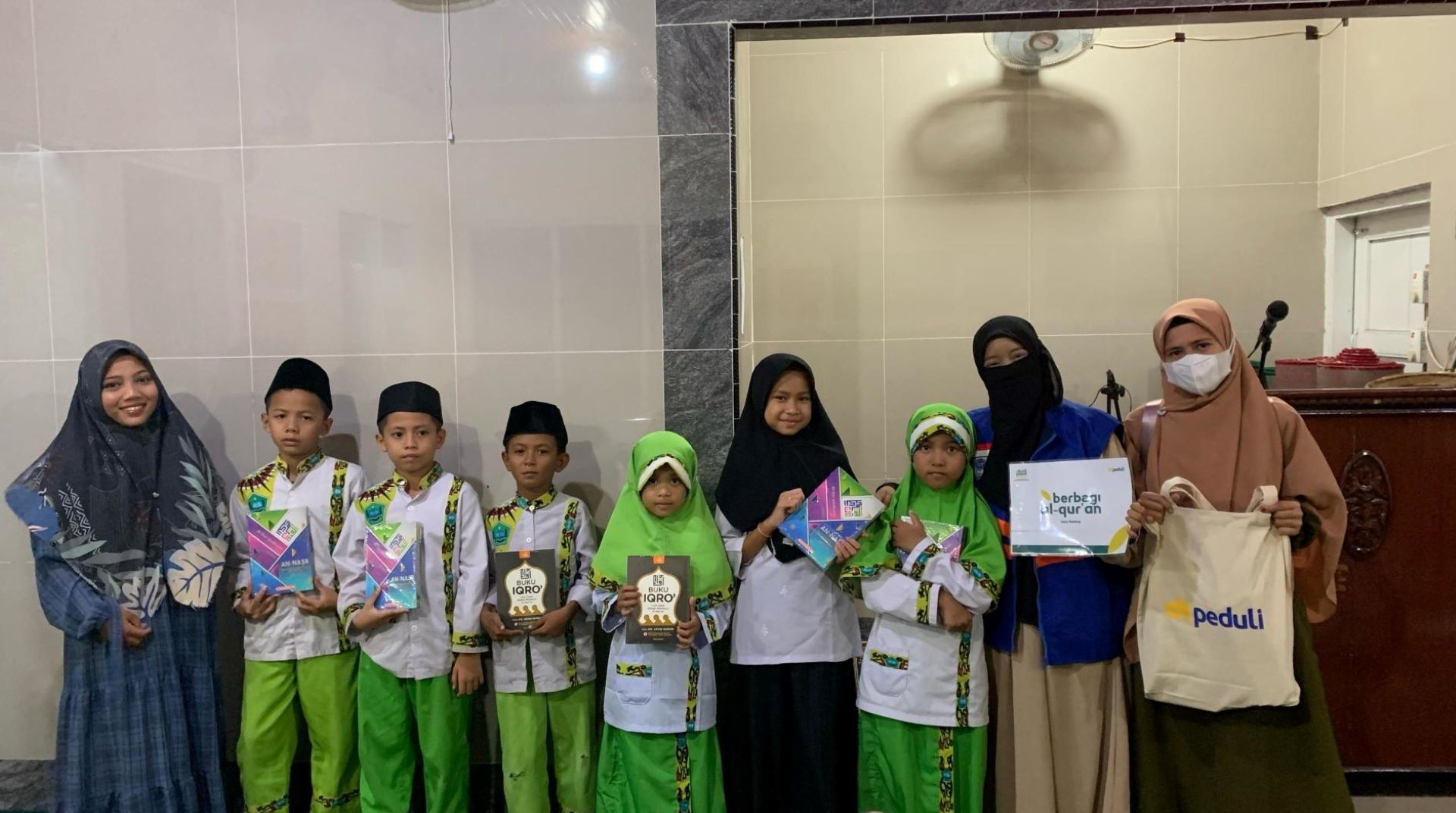 DT Peduli Sumbar Salurkan Al-Qur’an ke TPA Mushala Amanah Bandarasah 