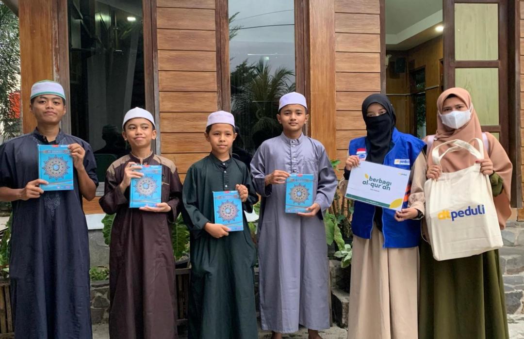 Peduli Pendidikan Islam, DT Peduli Sumbar Salurkan Al-Qur’an ke Rumah Qur'an Anak Sholeh 