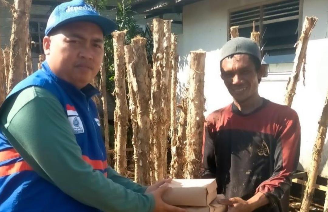 Salurkan Dana Fidyah, DT Peduli Bagikan 130 Paket Makanan untuk Masyarakat Prasejahtera di Alalak 