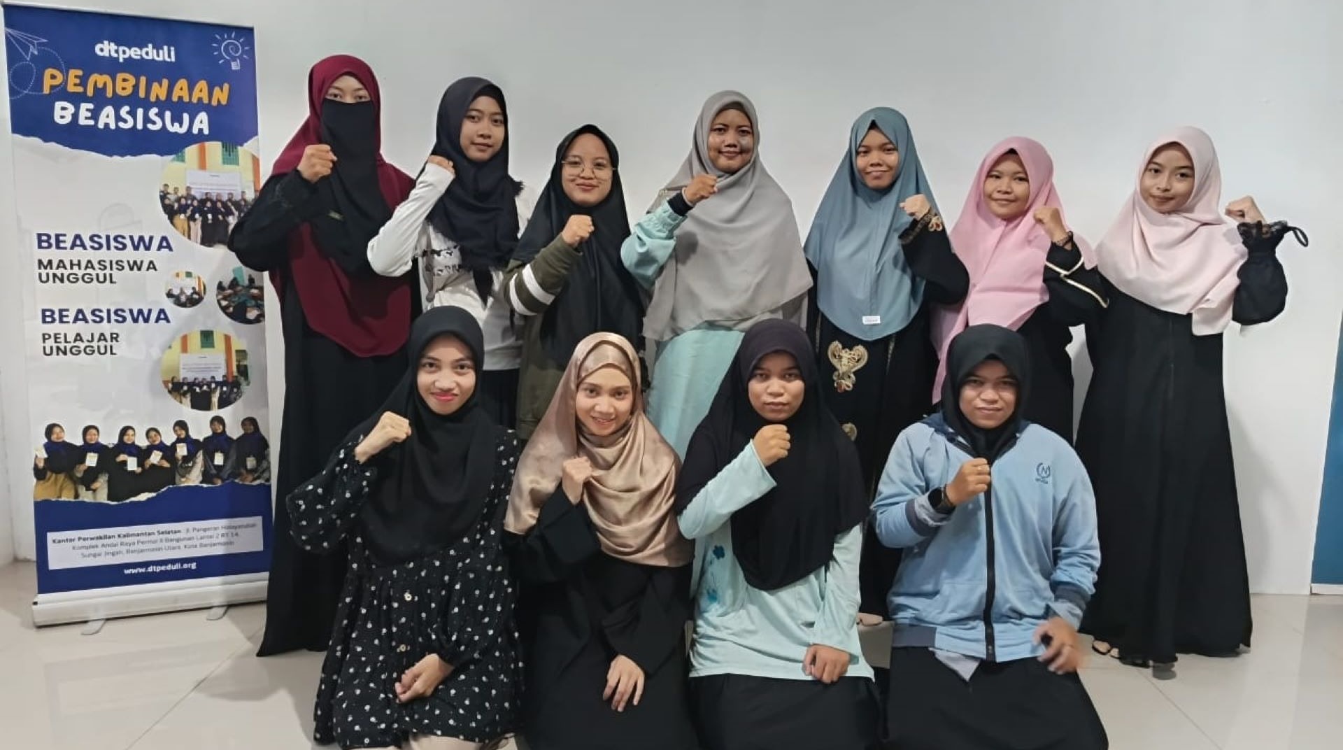 DT Peduli Kalsel Gelar Pembinaan Beasiswa Mahasiswa dan Pelajar SMA Khodimul Ummah 