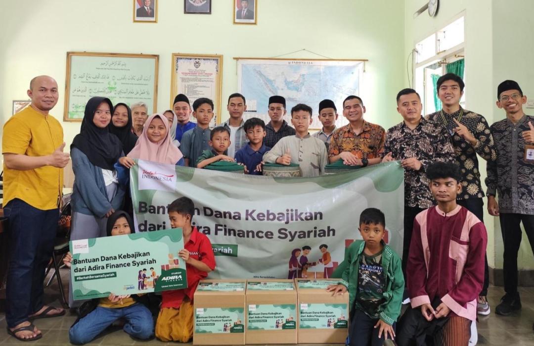 Adira Finance Syariah Bersama DT Peduli Salurkan Bantuan Alat Ibadah ke Panti Asuhan 