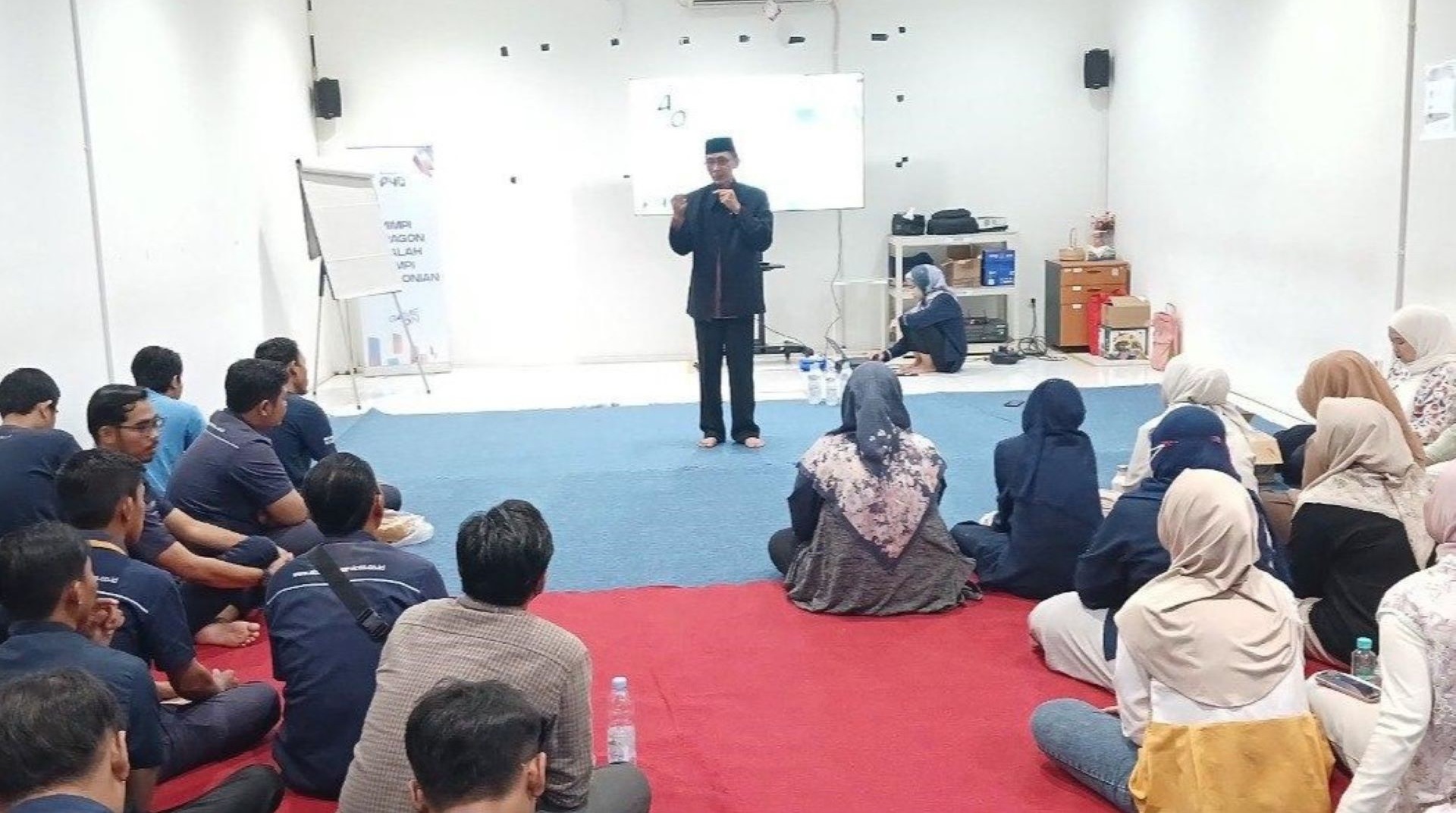 Bersama DT Peduli Cirebon, PT Paragon Gelar Halabihalal Antar Karyawan