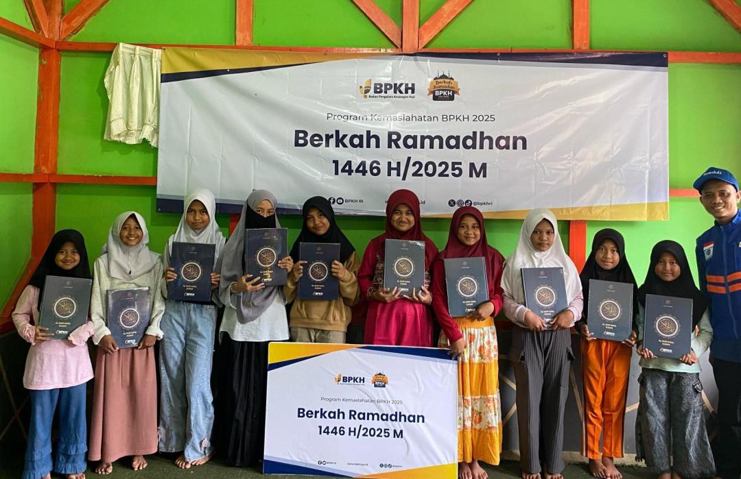 BPKH Bersama DT Peduli Tebar Al-Qur'an untuk Madrasah dan Masjid di Pelosok Bandung 