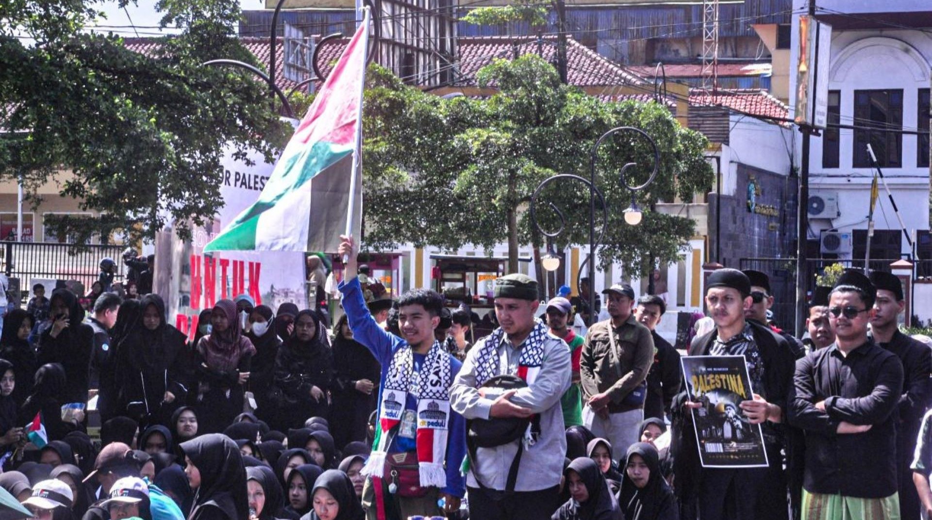 DT Peduli Bersama Ratusan Warga Sukabumi Gelar Aksi Solidaritas untuk Palestina 