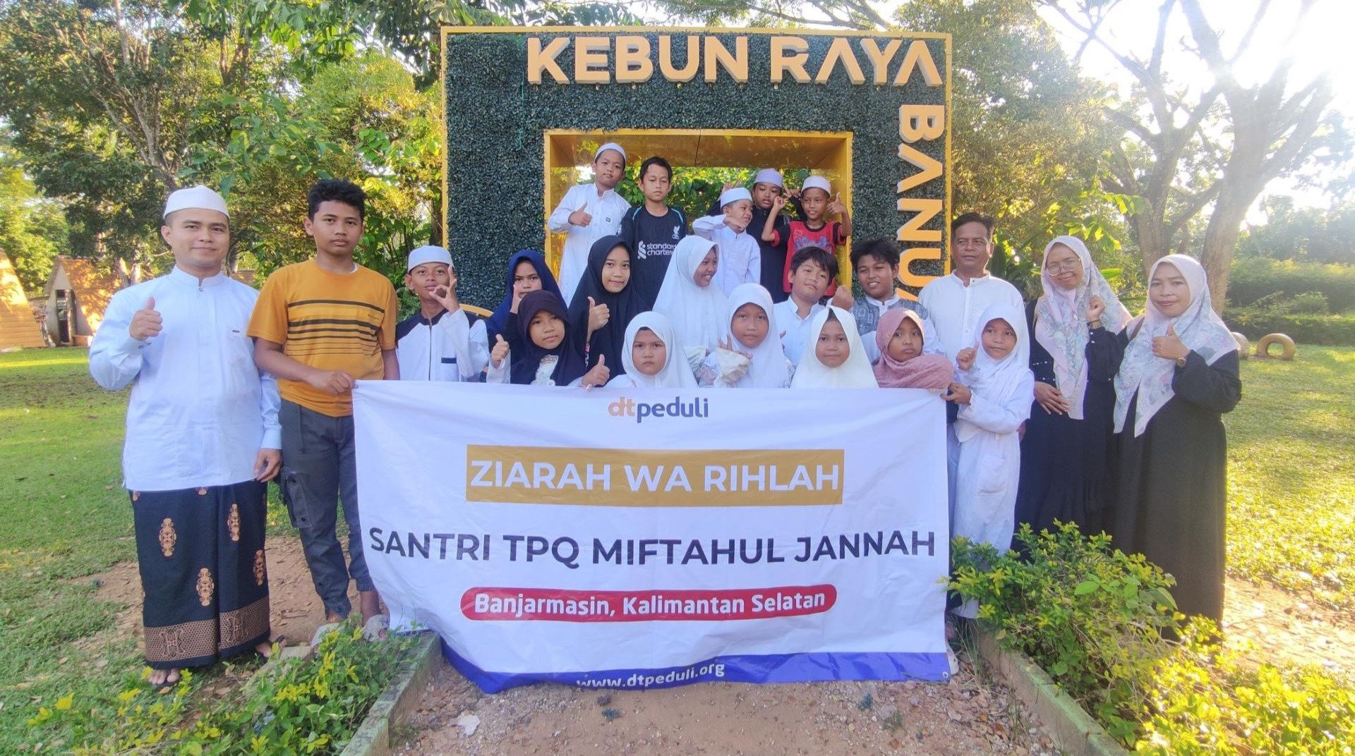 TPQ Miftahul Jannah Binaan DT Peduli Gelar Ziarah Ulama Banjar dan Rihlah ke Kebun Raya Banua 