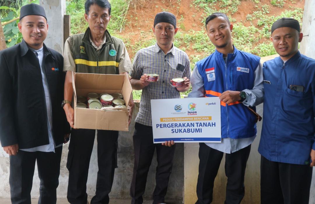 DT Peduli Bersama PT. Sansan Saudaratex Jaya Salurkan Bantuan untuk Penyintas Bencana Pergerakan Tanah Nyalindung 