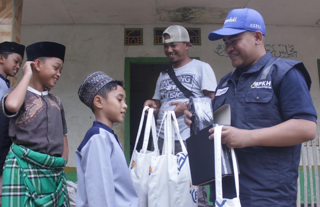 DT Peduli Cianjur Salurkan Bingkisan kepada Santri Pesantren di pelosok Cianjur Selatan 