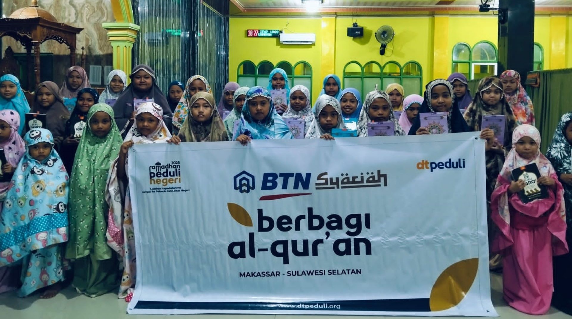BTN Syariah dan DT Peduli Salurkan 46 Mushaf Al-Qur’an ke TPA Bu’rung-Bu’rung Gowa