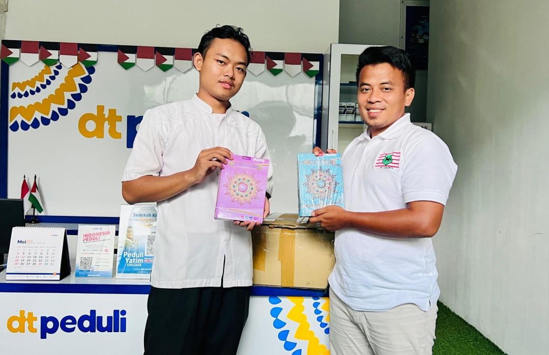 DT Peduli Serahkan 35 Al-Qur’an dan 25 Iqra untuk TK Al Amani Ciputat 