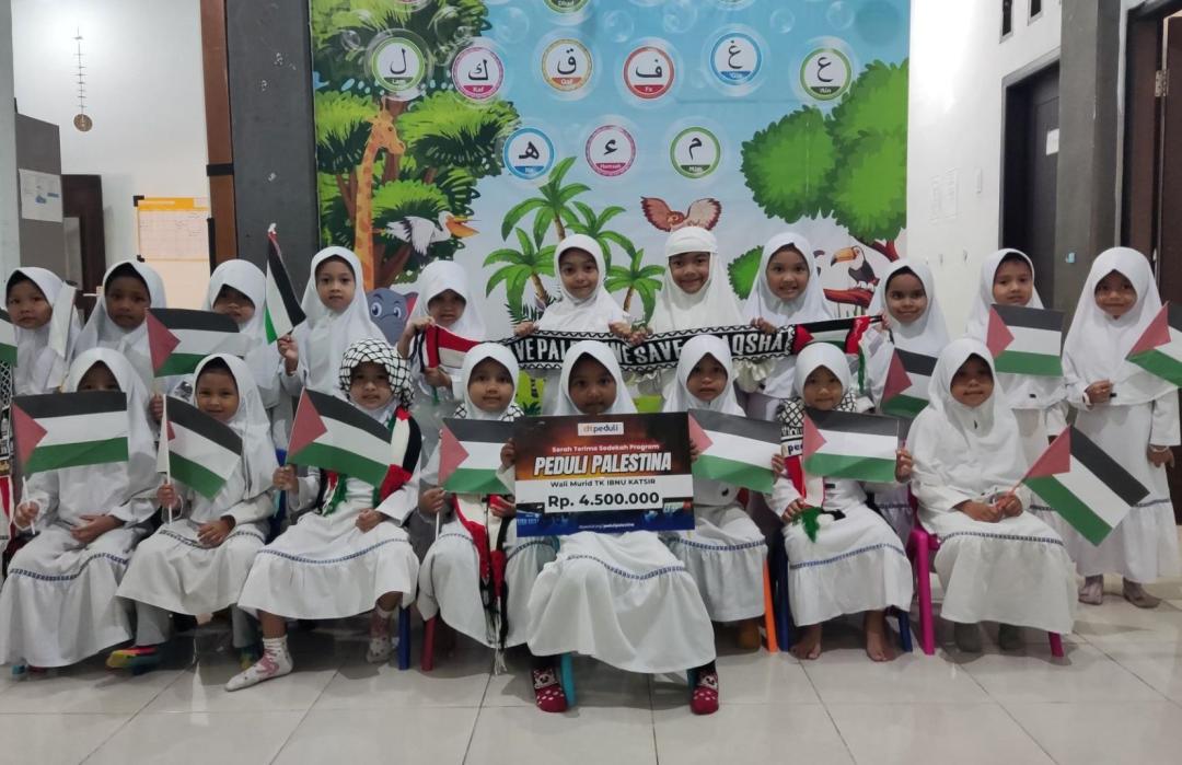 Melalui DT Peduli, Murid TK Ibnu Katsir Salurkan Donasi untuk Palestina 
