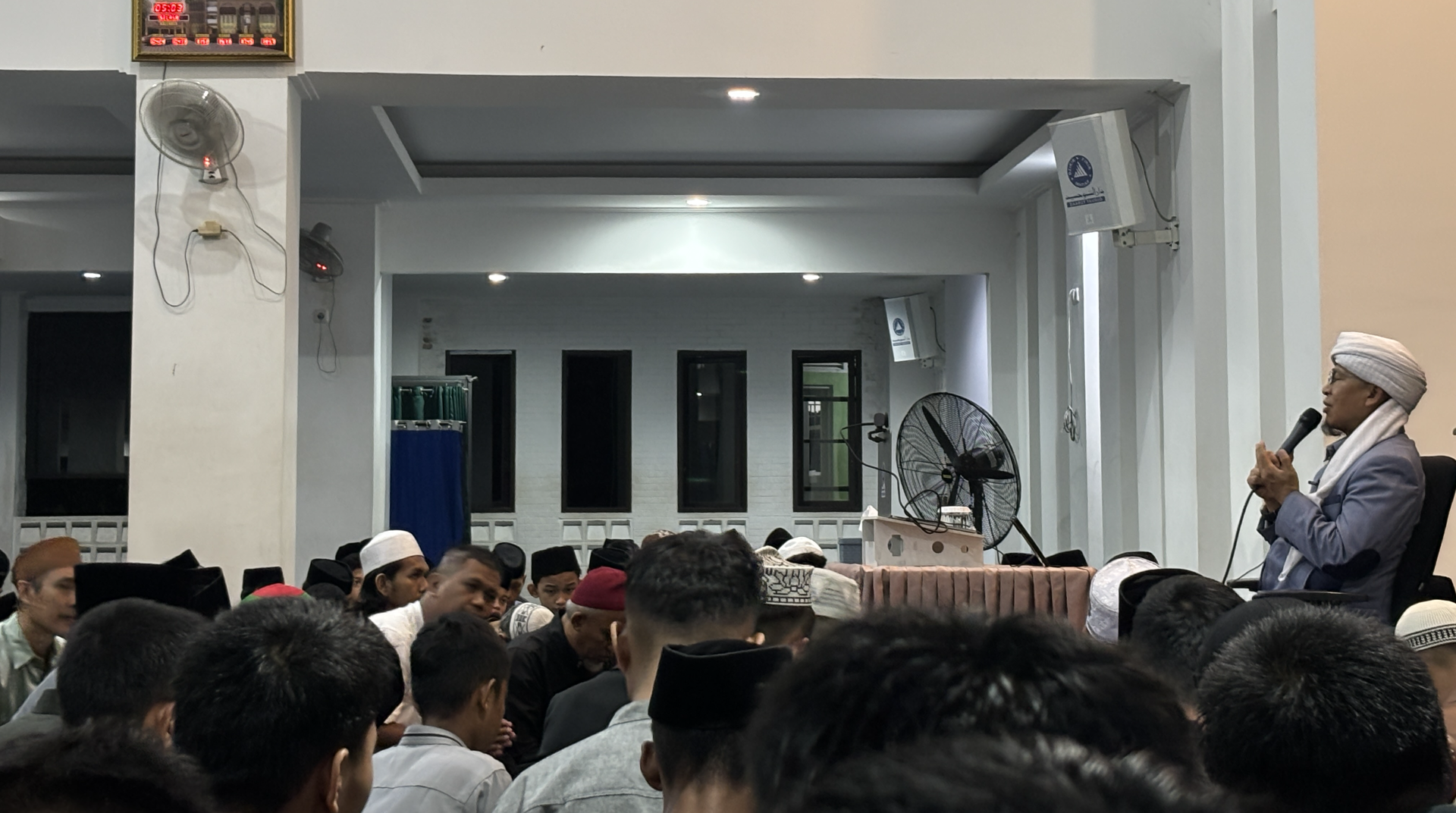 Santri AIS Ikuti Pembelajaran Bersama Aa Gym di Masjid DT Serua