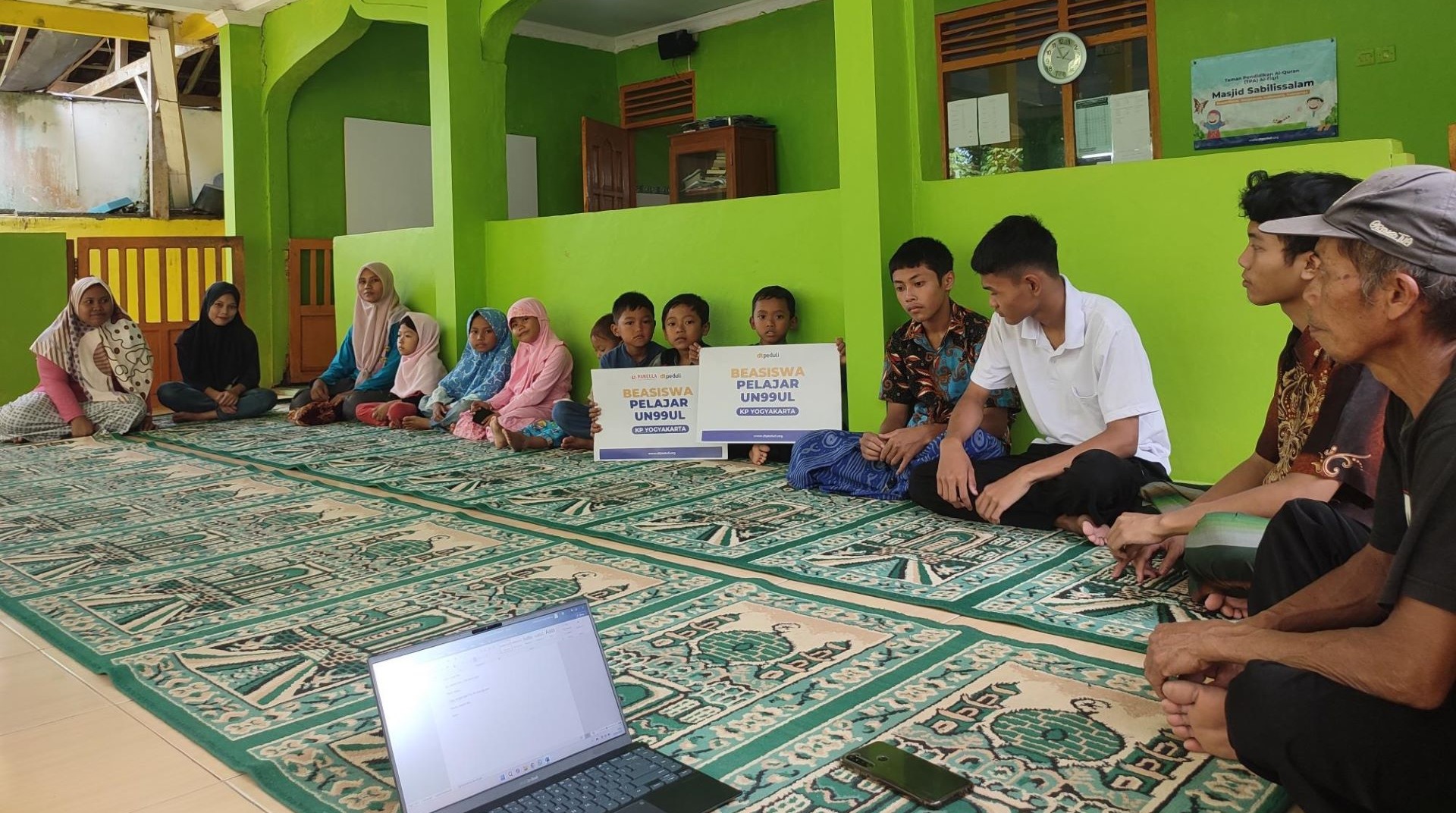 Tanamkan Nilai BAKU, DT Peduli Dampingi Penerima Beasiswa Unggul di Kampung Unggul Puser 