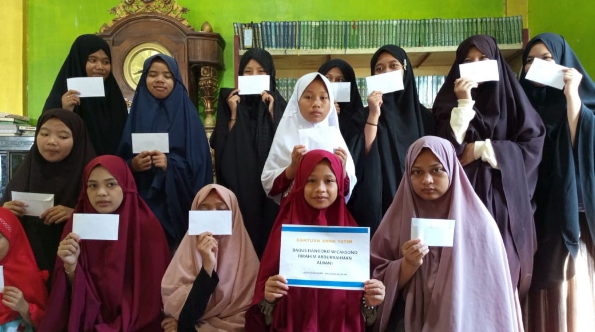 Terima Bantuan Sosial, DT Peduli Sulsel Salurkan Bantuan kepada 100 Anak Yatim dan Piatu di Makassar dan Gowa 