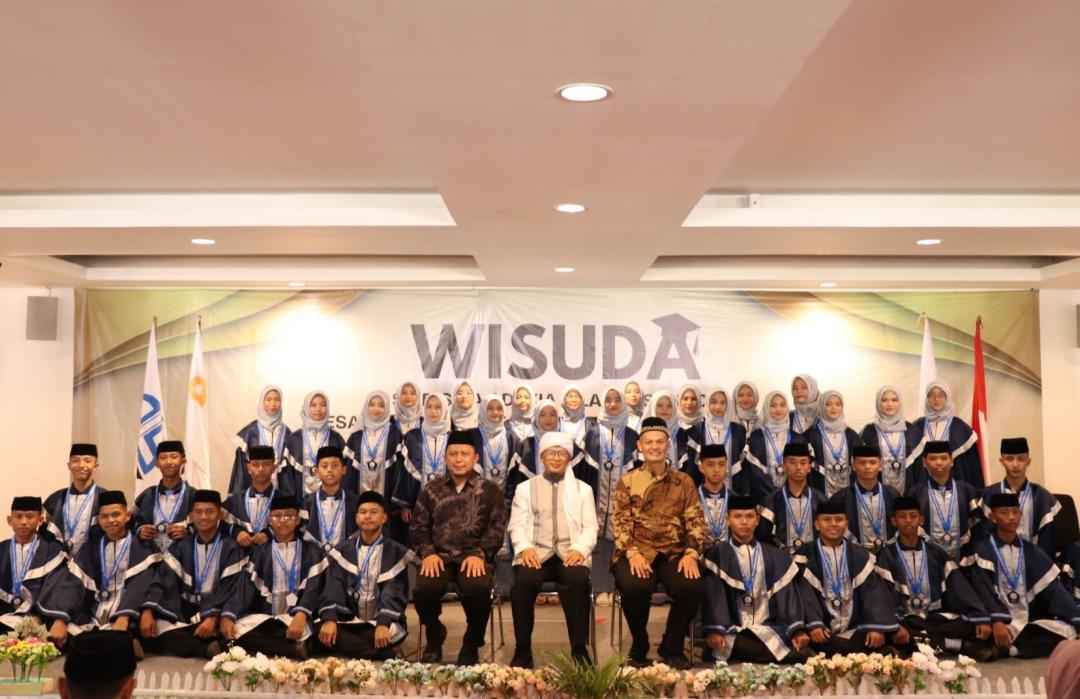 DT Peduli Jembatani Pendidikan untuk 80 Siswa AIS 
