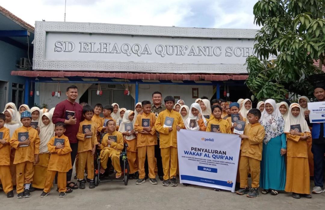 DT Peduli Riau Salurkan 150 Al-Qur'an ke SD dan Sekolah Alam El Haqqo Pekanbaru 