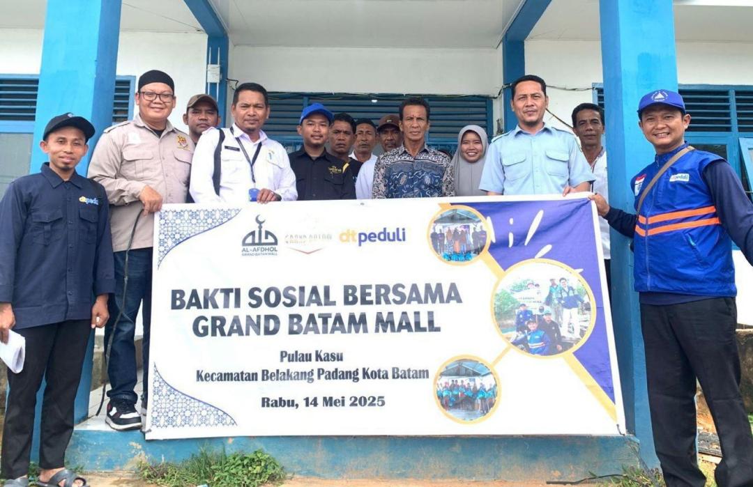 DT Peduli Kepri Bersama Grand Batam Mall Salurkan Sembako ke Pulau Kasu 