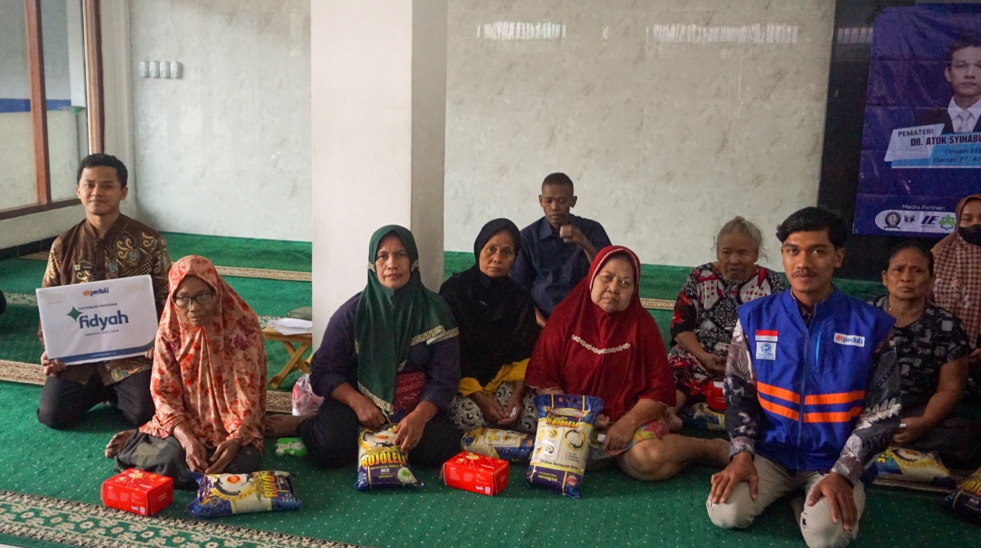 Penyaluran Fidyah: Wujud Kepedulian untuk Lansia dan Fakir Miskin 