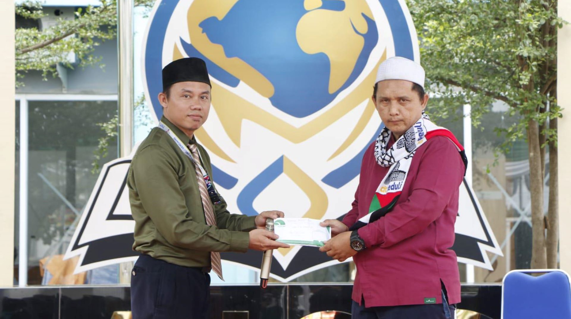 SMA Al Hijrah Islamic Global School Serahkan Donasi Sedekah Daging Palestina kepada DT Peduli Sumut 