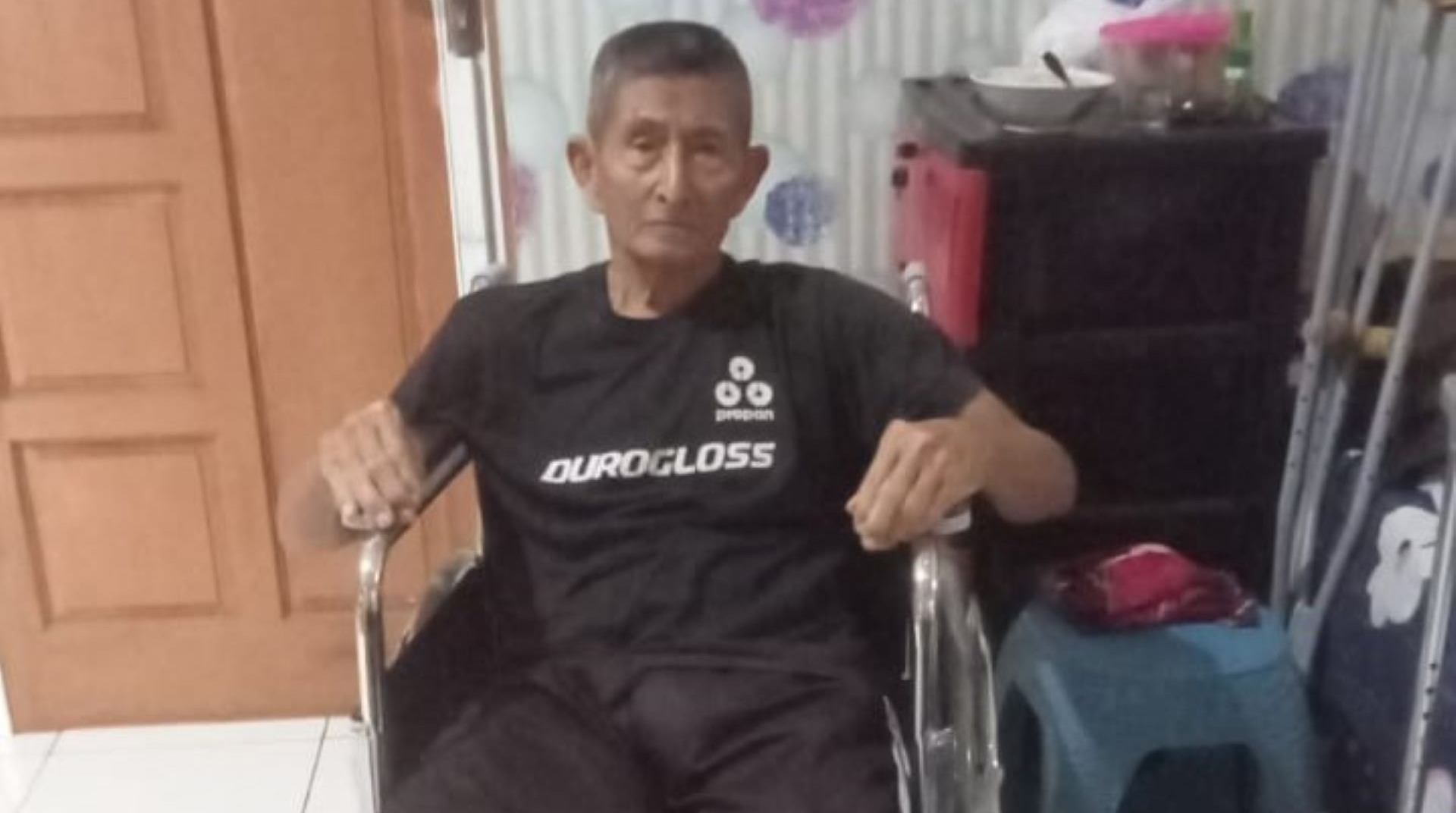 DT Peduli Salurkan Bantuan Kursi Roda kepada Atam