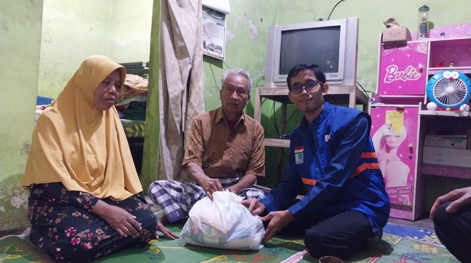 Bantuan untuk Ajid, Tukang Cilok yang Rumahnya Hampir Ambruk 