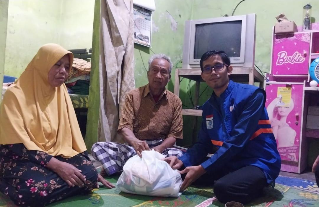 Bantuan untuk Ajid, Tukang Cilok yang Rumahnya Hampir Ambruk 