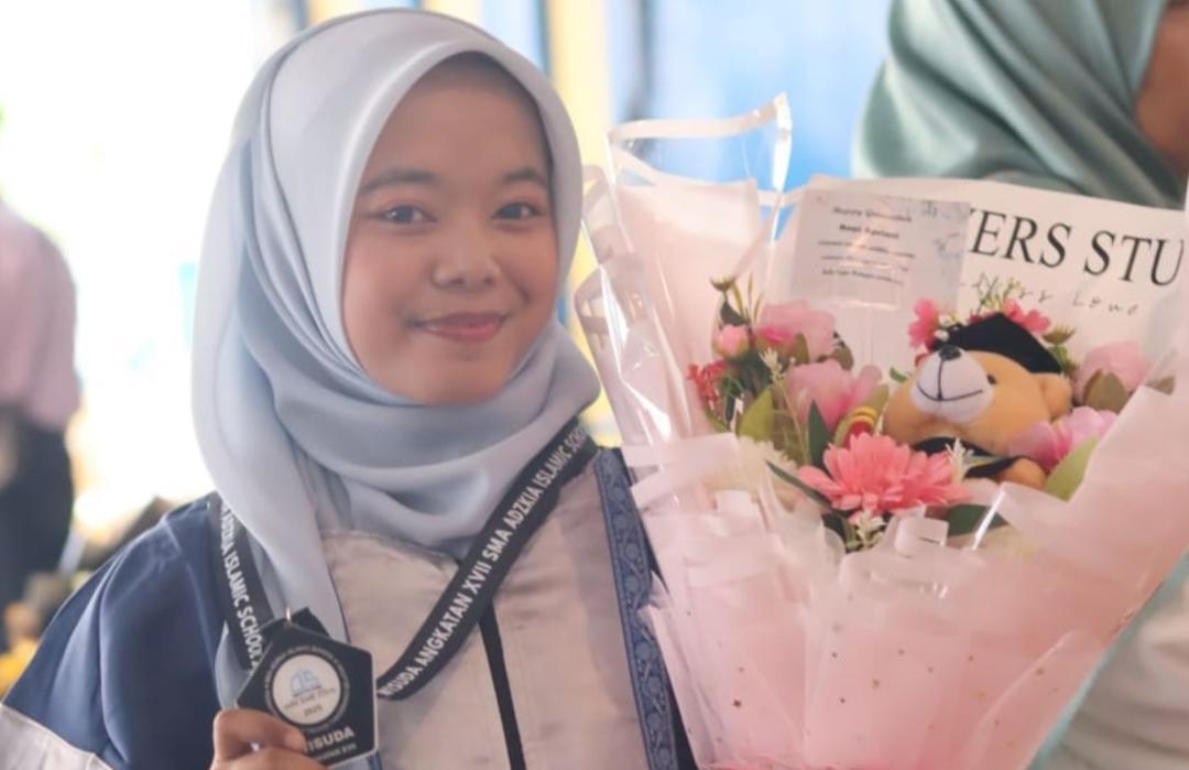 Alhamdulillah, Repi Apriani dan Naisa Selesaikan Pendidikan di AIS 