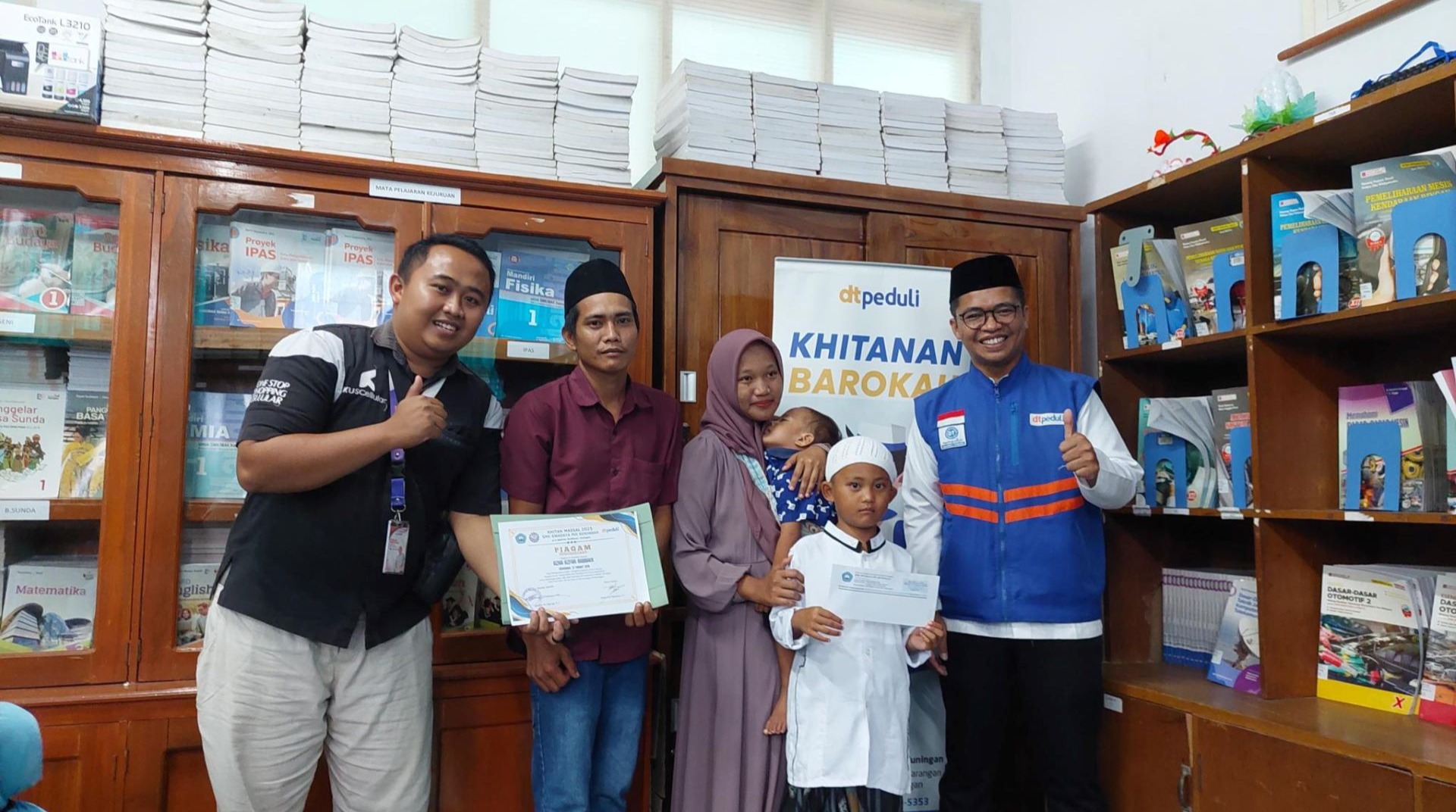 16 Anak Ikuti Khitanan Barokah DT Peduli Kuningan Bersama SMK Swadaya PUI Cilimus 