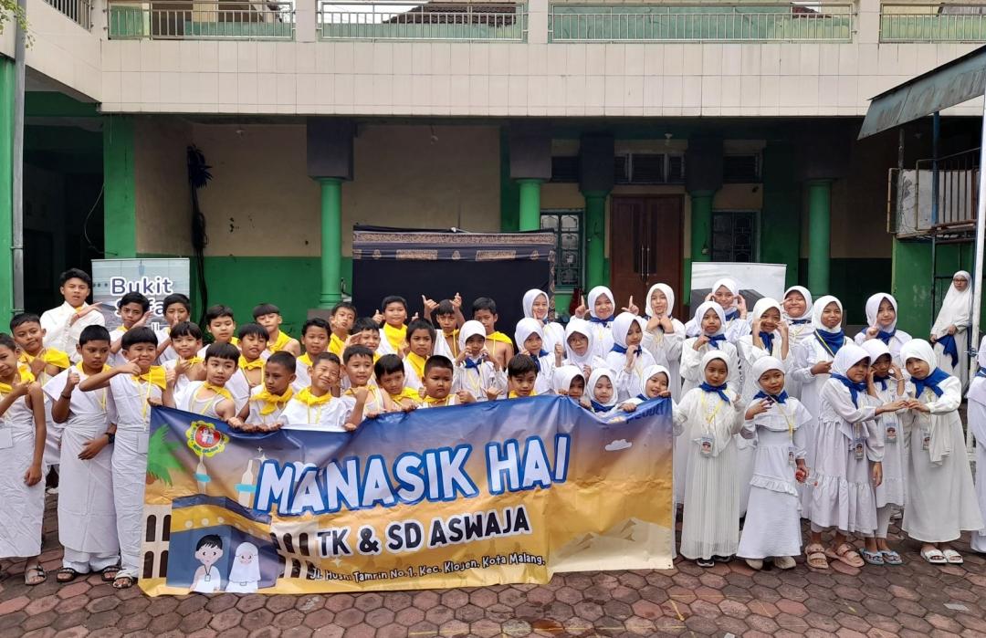 DT Peduli Ajak Siswa SDI Aswaja Mengenal Makna Ibadah Haji Lewat Praktik Manasik Haji 