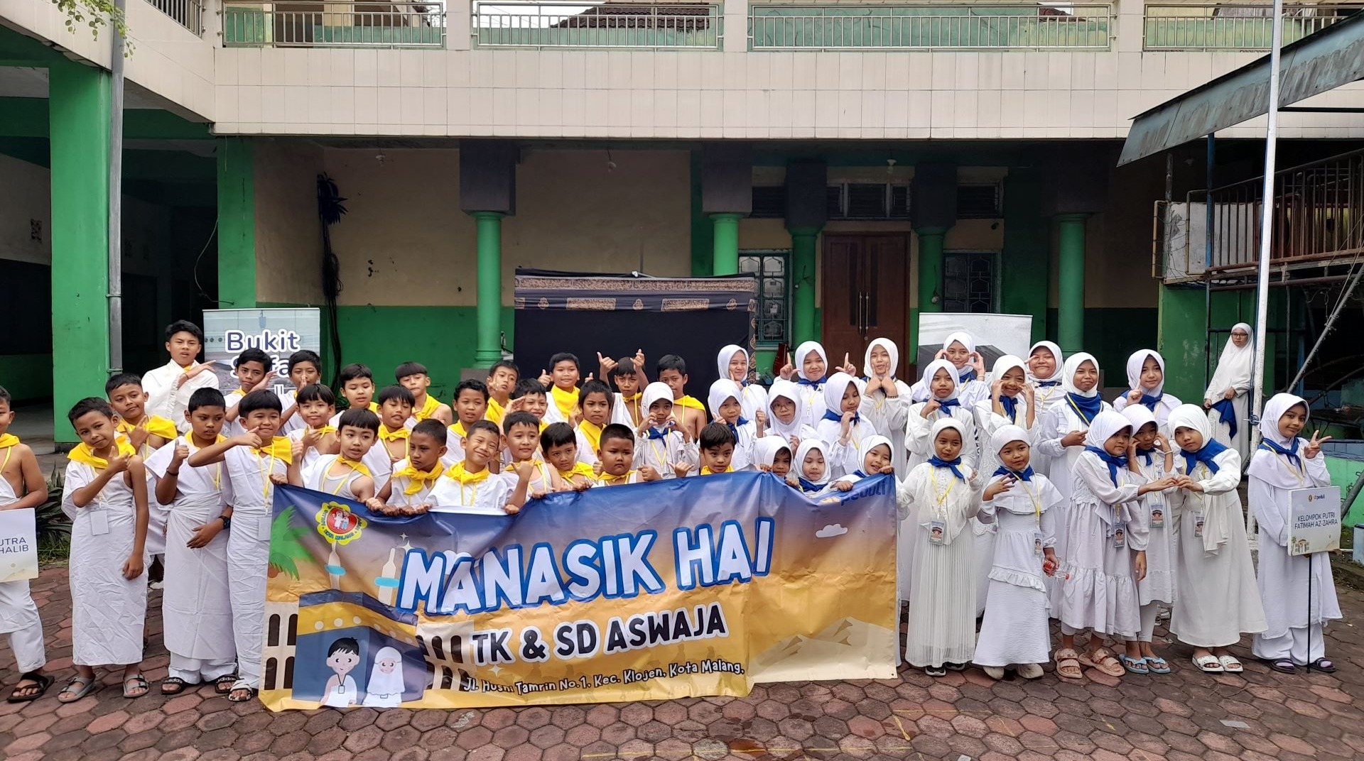 DT Peduli Ajak Siswa SDI Aswaja Mengenal Makna Ibadah Haji Lewat Praktik Manasik Haji 