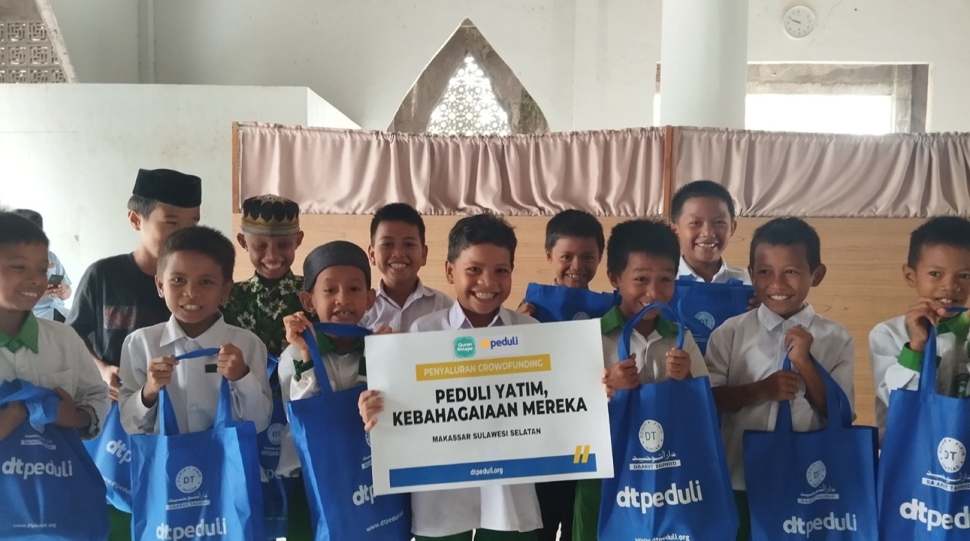 QBI dan DT Peduli Sulawesi Selatan Hadirkan Kebahagiaan untuk 30 Anak Yatim di Kabupaten Gowa