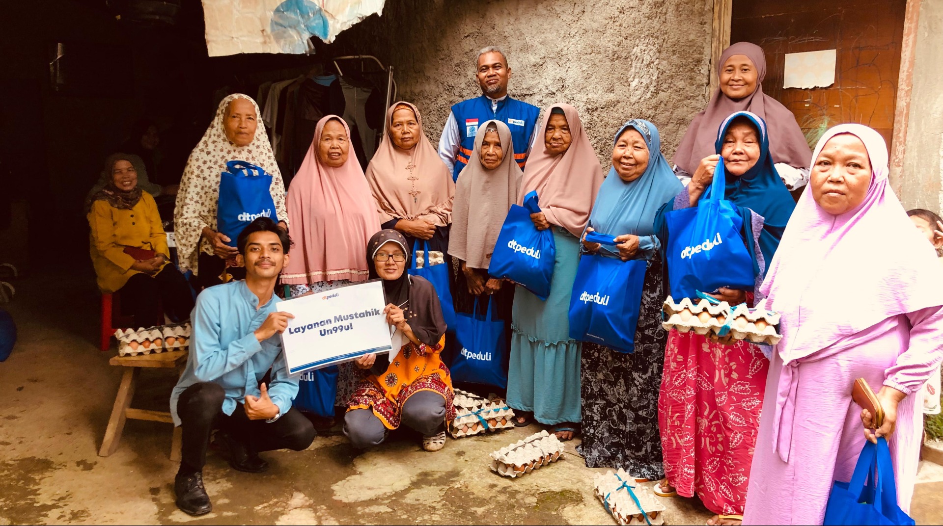 Konsisten Menjaga Kepercayaan Donatur, DT Peduli Depok Menyalurkan Bantuan 20 Paket Sembako di Kota Depok