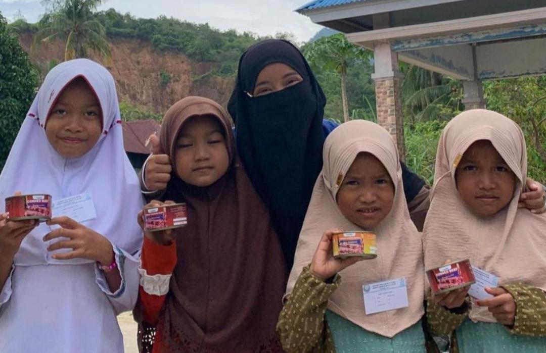 Sediakan Ketahanan Pangan Santri, DT Peduli Sumbar Distribusikan Daging Kornet ke Rumah Tahfidz  