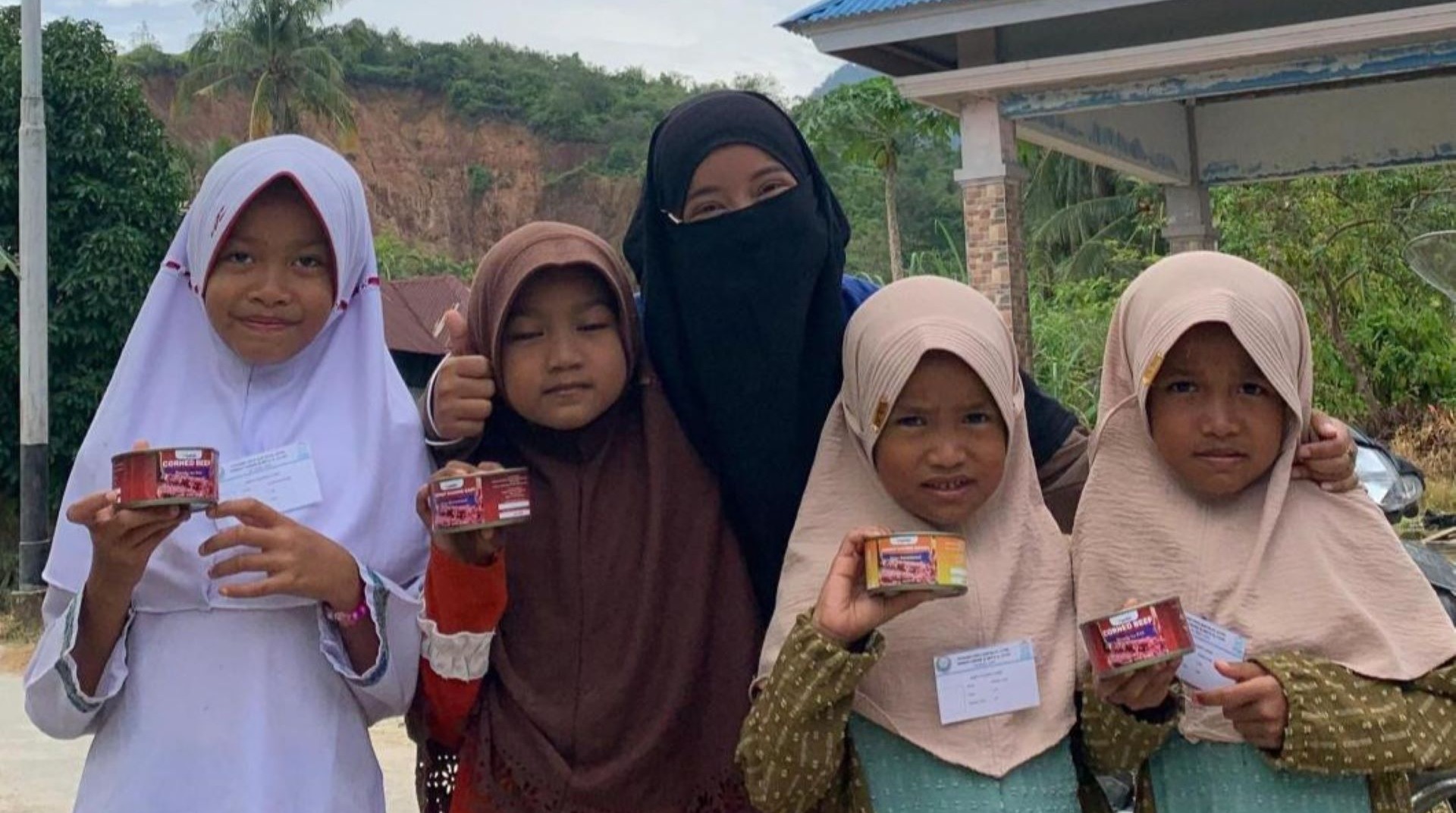 Sediakan Ketahanan Pangan Santri, DT Peduli Sumbar Distribusikan Daging Kornet ke Rumah Tahfidz  