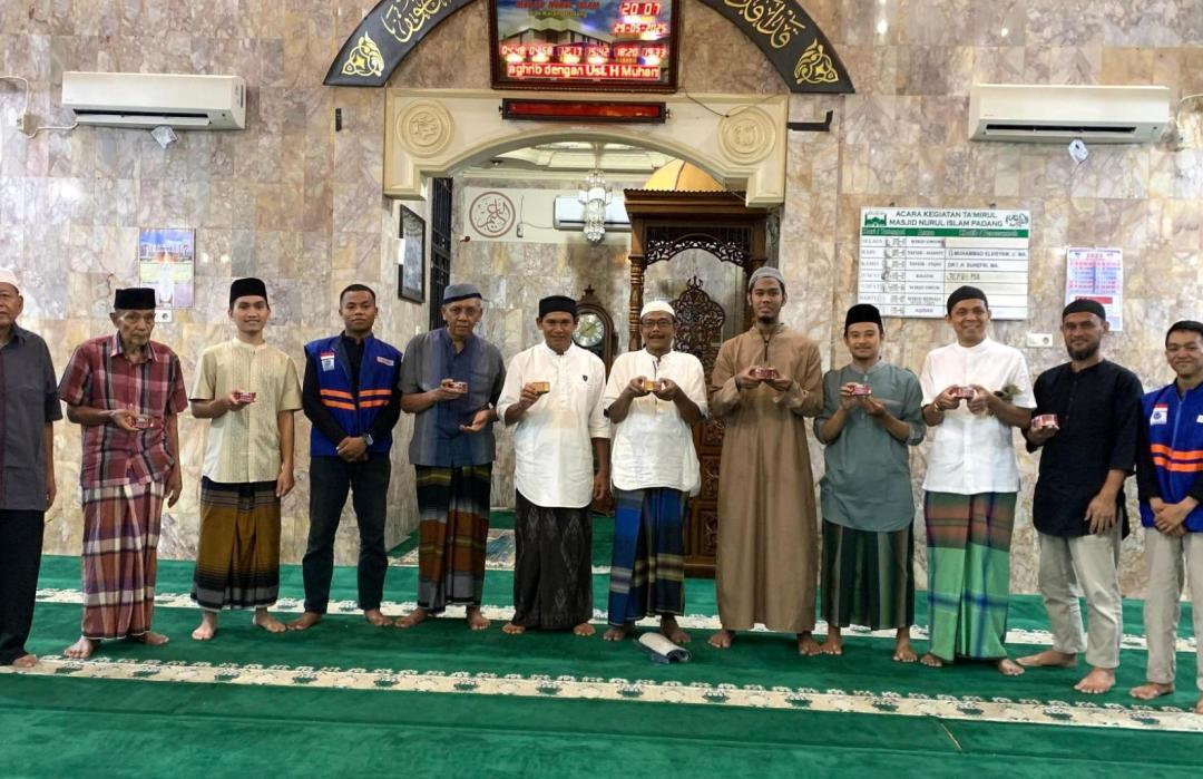 DT Peduli Salurkan Kornet untuk Pengurus Masjid Nurul Islam 