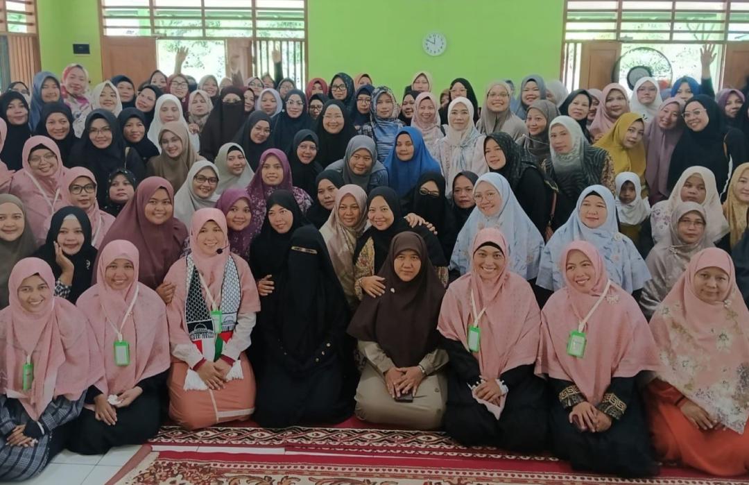 Kajian Muslimah Bersama Umi Pipik: FKKS dan DT Peduli Ajak Jamaah Tingkatkan Iman dan Kepedulian Sosial