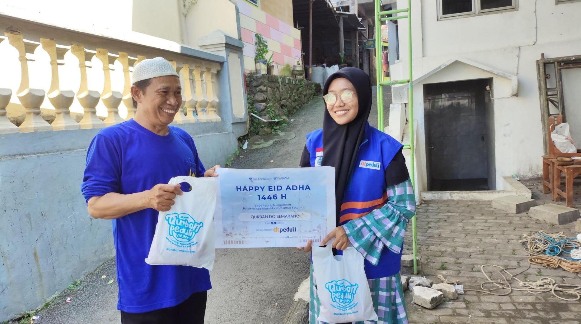 Konsisten  Empat Tahun Kolaborasi, PT Paragon Technology and Innovation DC Semarang Bersama DT Peduli Tebar Kebahagiaan Qurban  