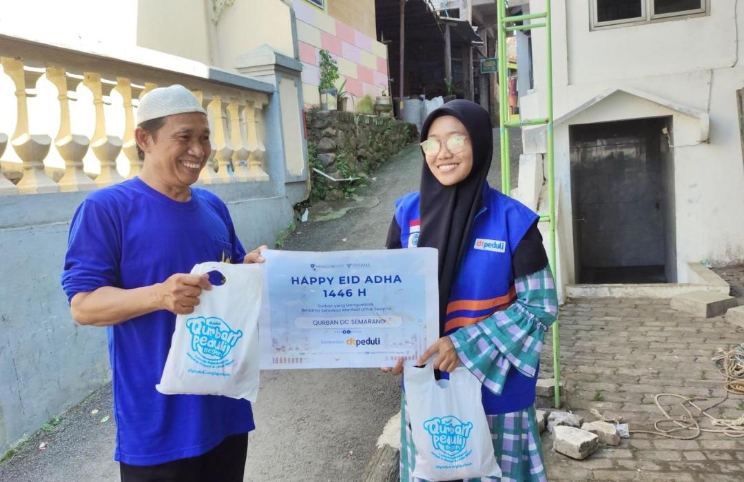 Konsisten  Empat Tahun Kolaborasi, PT Paragon Technology and Innovation DC Semarang Bersama DT Peduli Tebar Kebahagiaan Qurban  