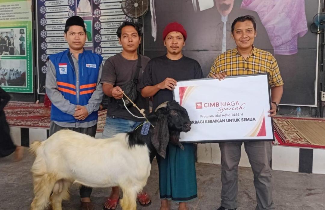 Semarakkan Iduladha, DT Peduli NTB Salurkan Qurban dari Bank CIMB Niaga Syariah KCS Kuta Mandalika  