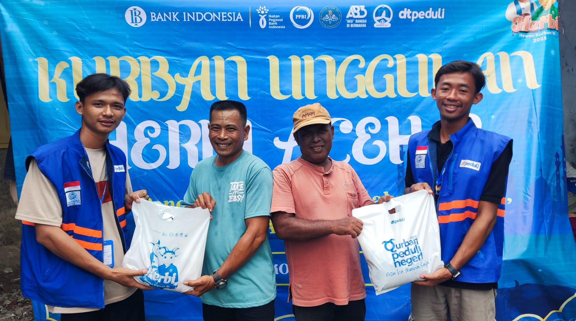 DT Peduli Aceh Salurkan Hewan Qurban di Desa Panca Kubu 