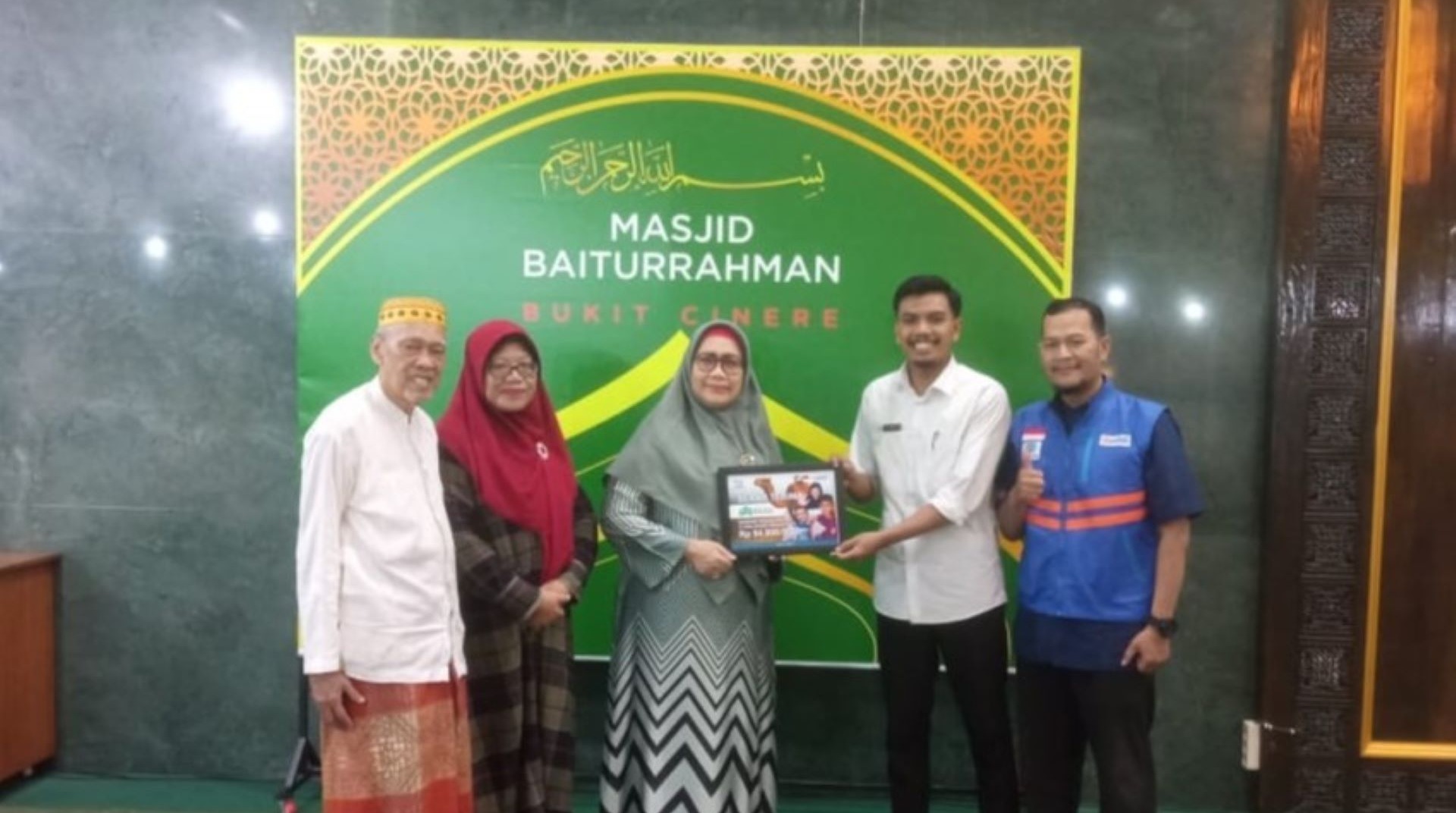 MT Baiturrahman Cinere dan DT Peduli Salurkan Dua Ekor Unta untuk Palestina: Wujud Istiqomah dalam Berqurban dan Berbagi