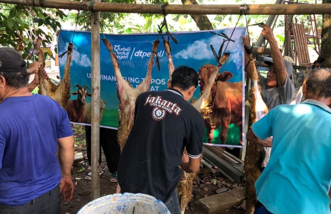 Tebar Qurban, Rajut Kepedulian: DT Peduli Depok Hadirkan Kebahagiaan di Leuwinanggung