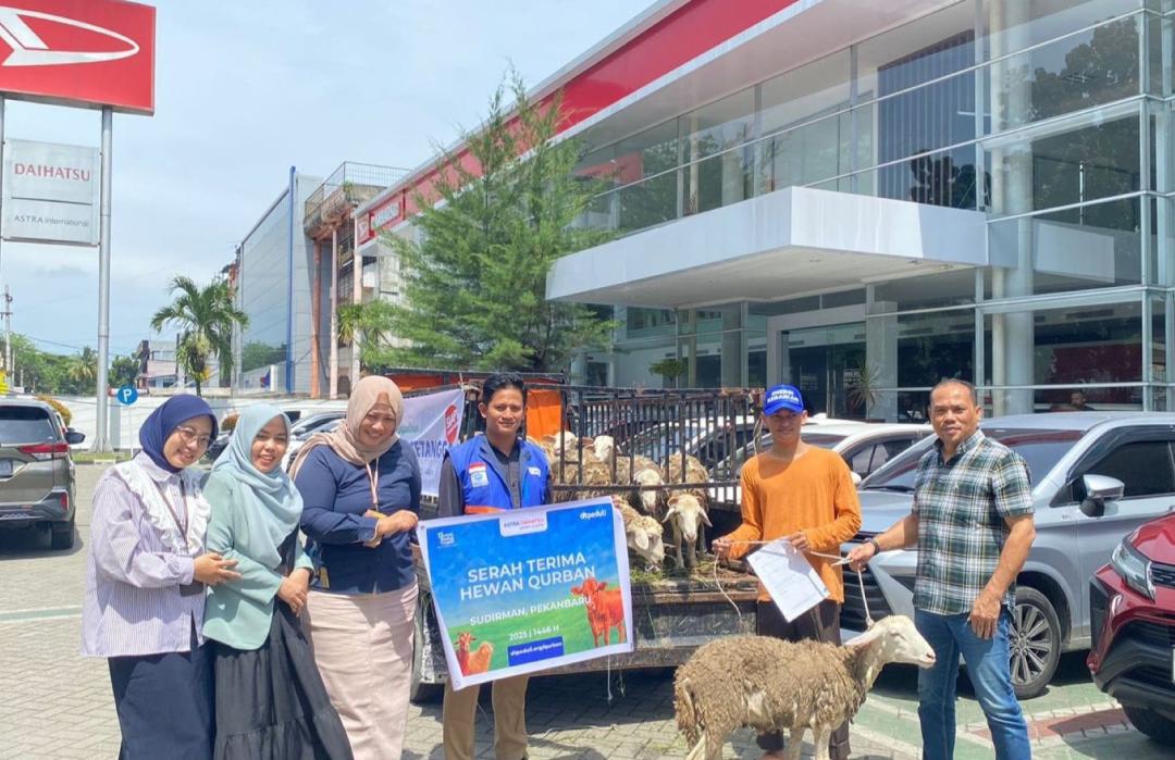 PT. Astra Internasional Tbk Daihatsu Pekanbaru bersama DT Peduli Riau Salurkan Delapan Ekor Hewan Qurban   