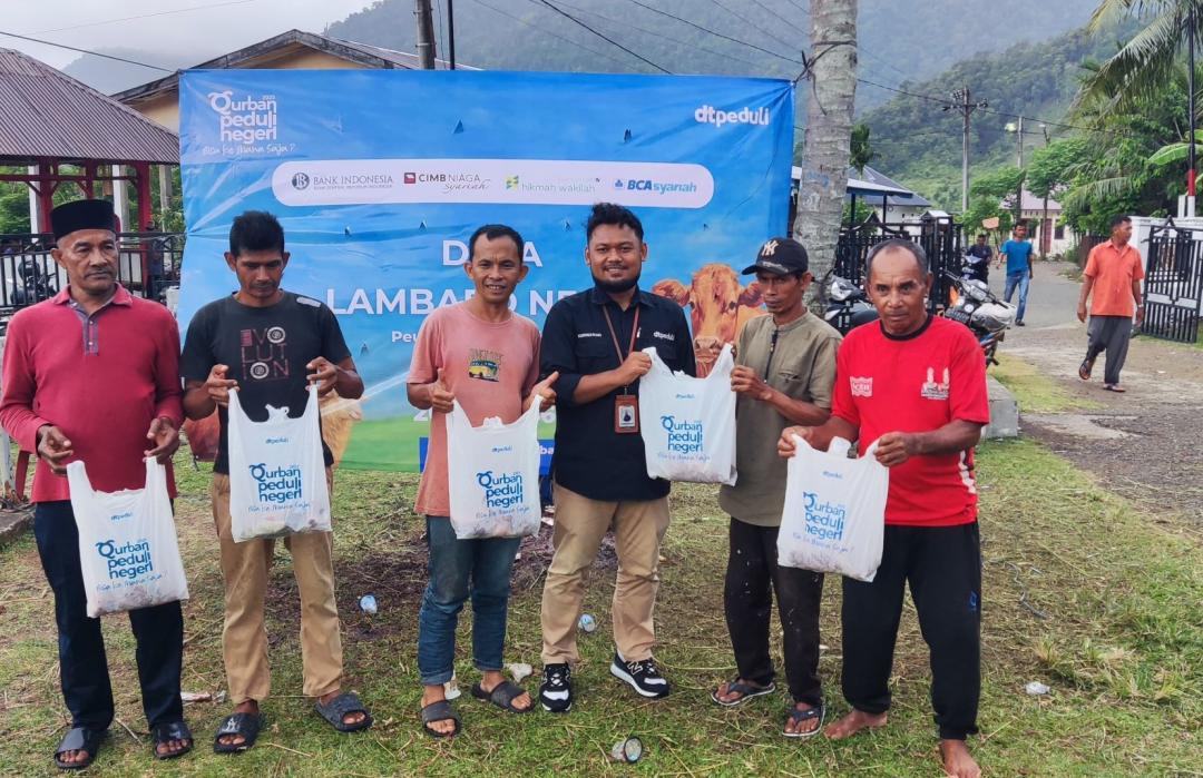 Qurban Bahagia Bersama HerBI, DT Peduli dan Bank Indonesia Salurkan Hewan Qurban ke Lambaro Neujid 