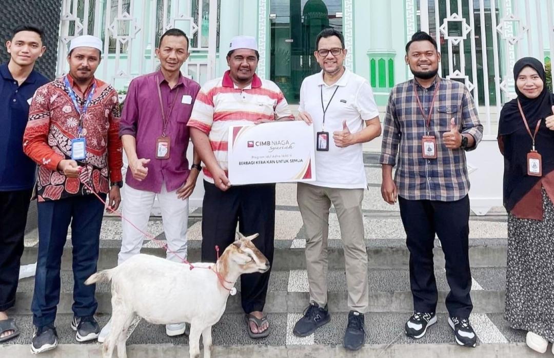 Sedekah Daging Qurban CIMB Niaga Syariah Bersama DT Peduli di Aceh Besar
