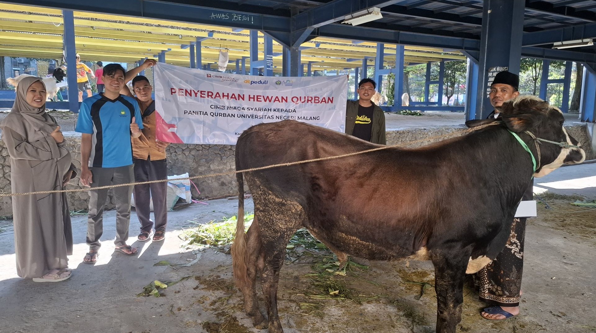 DT Peduli dan CIMB Niaga Syariah Salurkan Hewan Qurban di Malang 