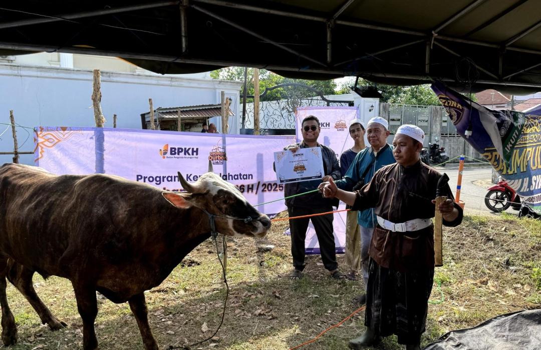 BPKH dan DT Peduli Kalsel Tebar Delapan Ekor Hewan Kurban Sapi di Tujuh Lokasi  