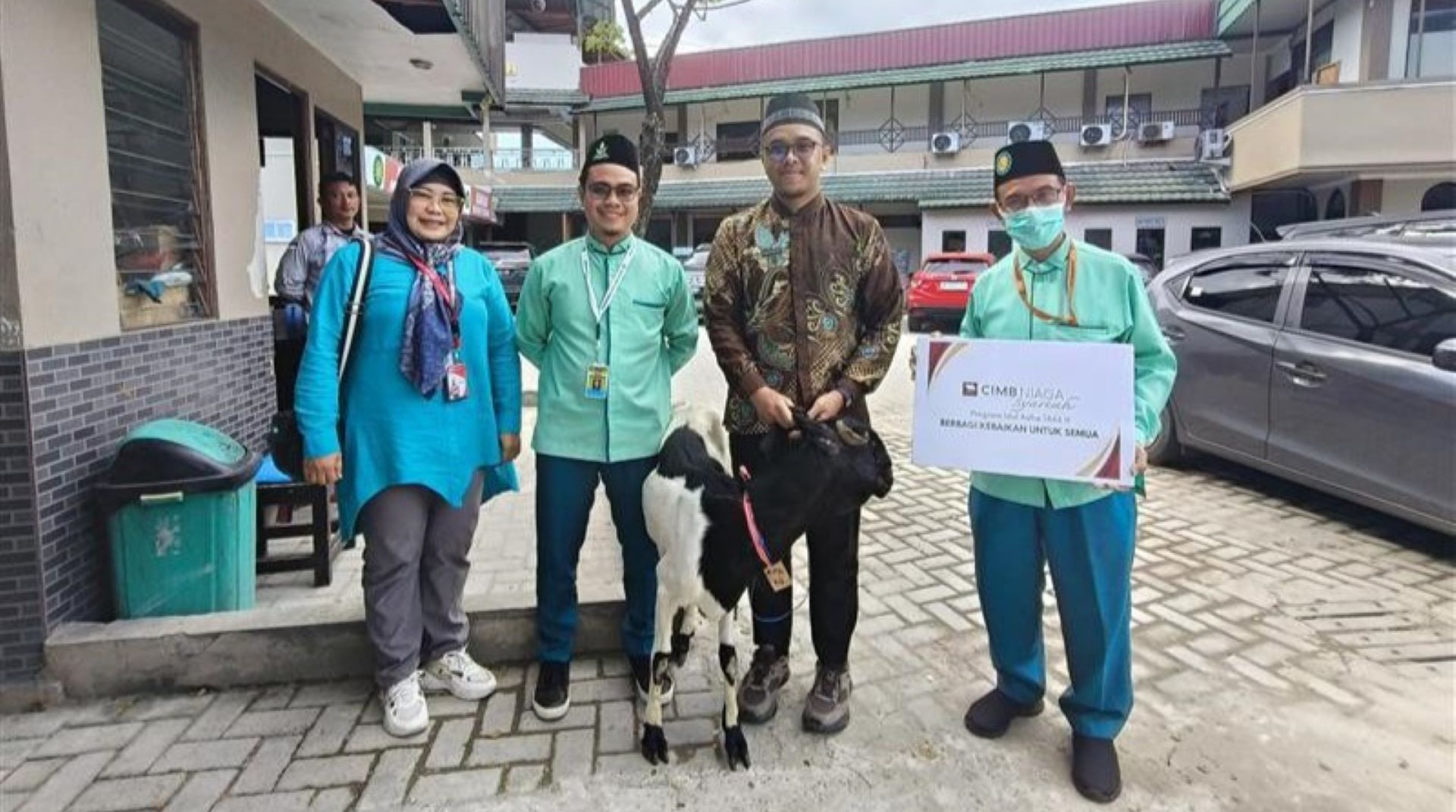DT Peduli Kalsel dan CIMB Niaga Syariah Bagikan Hewan Qurban di Banjarmasin dan Samarinda 